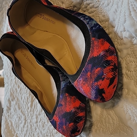 BCBG Flats, Size 6.5M - Picture 2 of 5